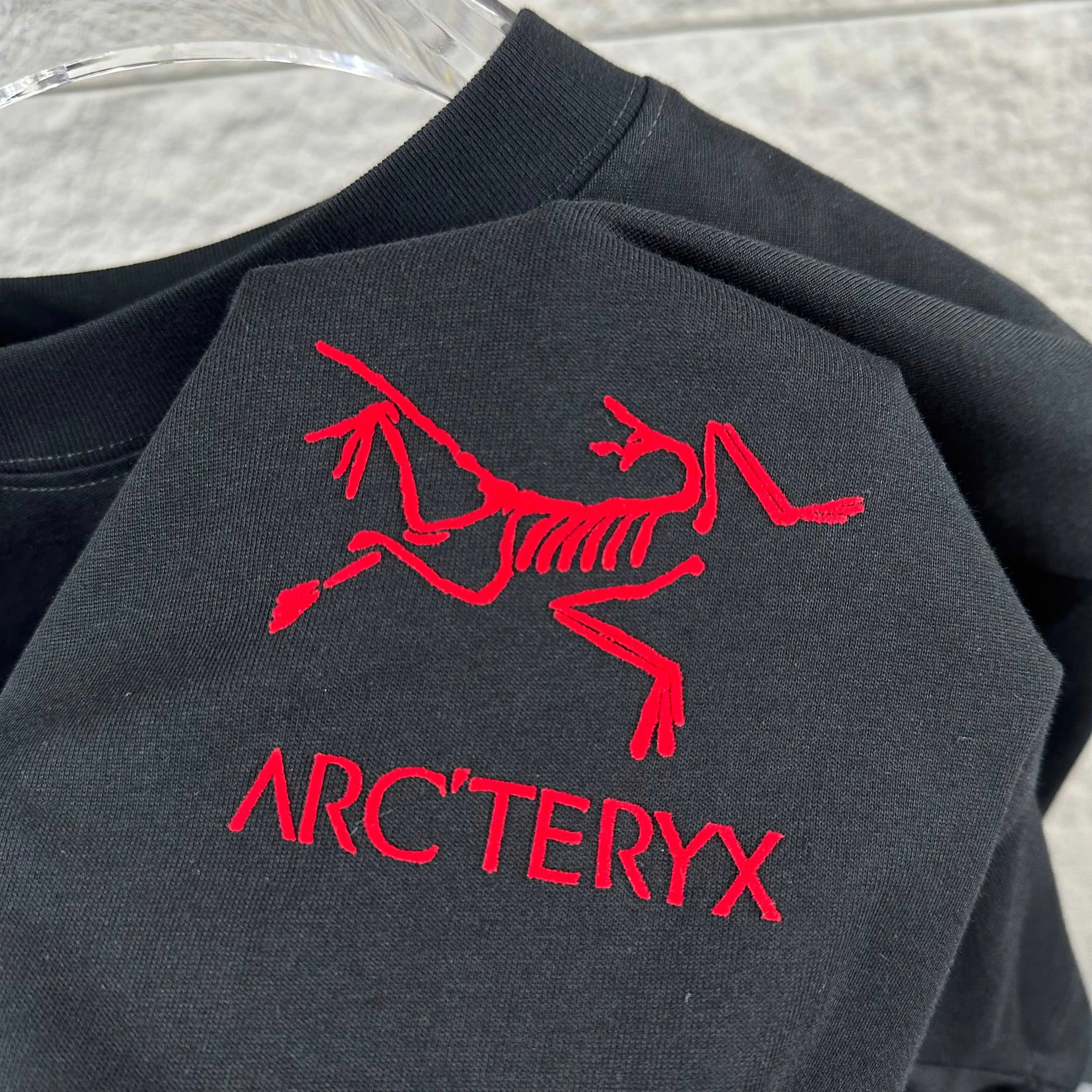 ARC'TERYX* * 2026 New Arrival Classic T Same Style ：Black White Red Size： S （90-130 ） M （120-150 ） L （140-165 ） XL （160-195 ） XXL （195 ）